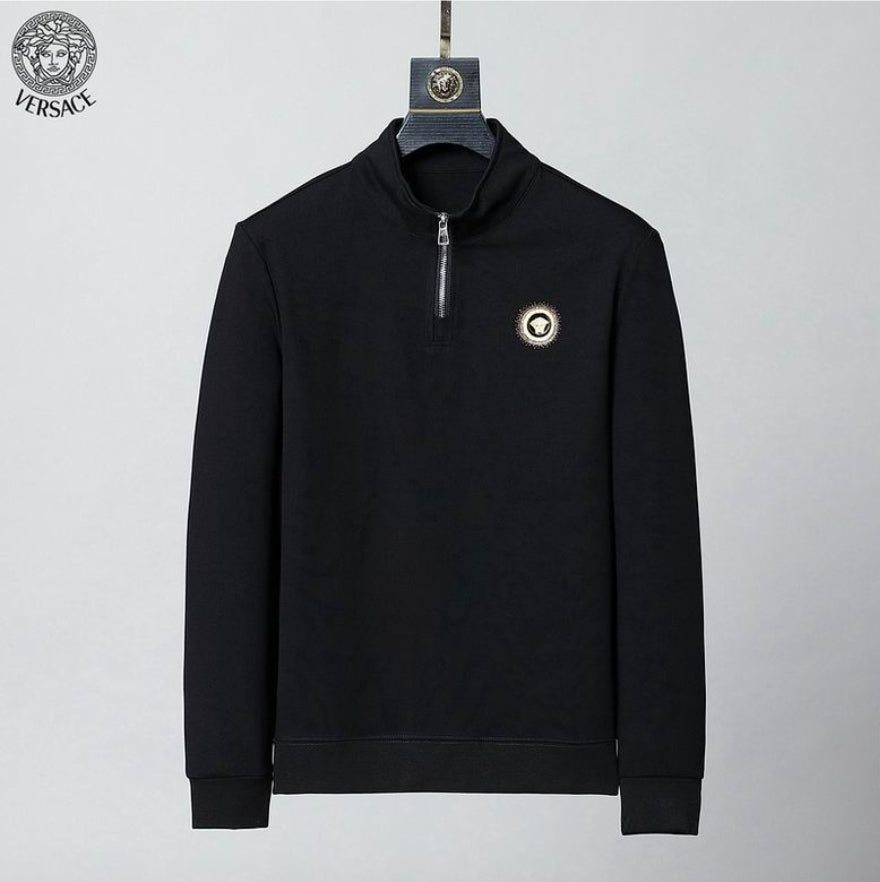 Le sweat Versace allie performance et style.