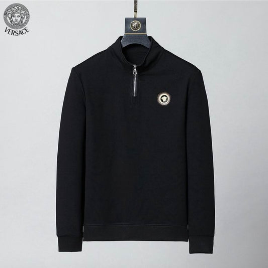 Le sweat Versace allie performance et style.