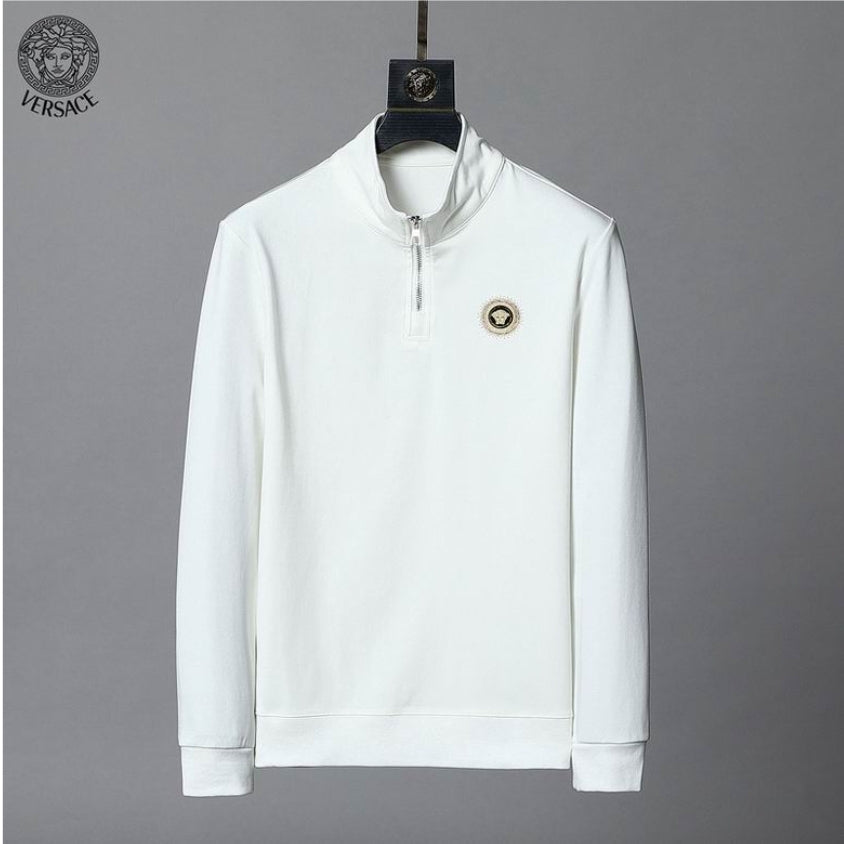 Le sweat Versace allie performance et style.