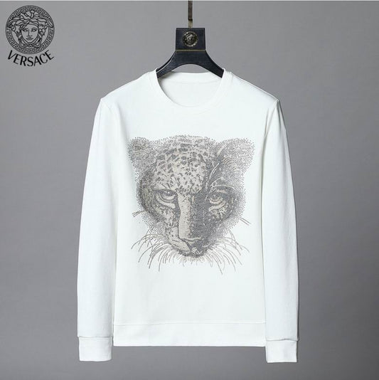 Le sweat Versace allie performance et style.