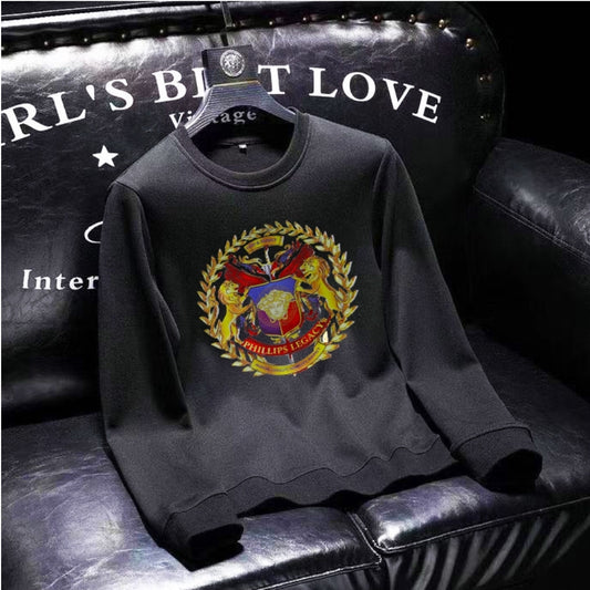 Le sweat Versace allie performance et style.