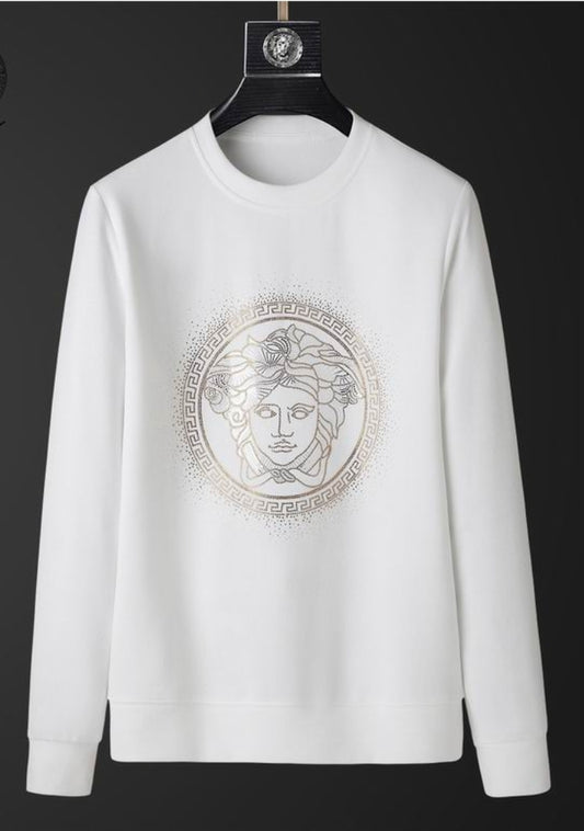 Le sweat Versace allie performance et style.