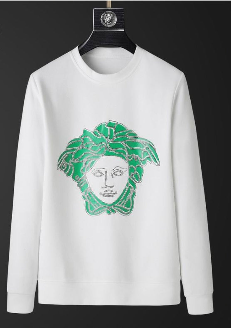 Le sweat Versace allie performance et style.