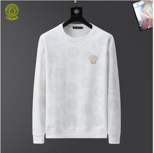 Le sweat Versace allie performance et style.