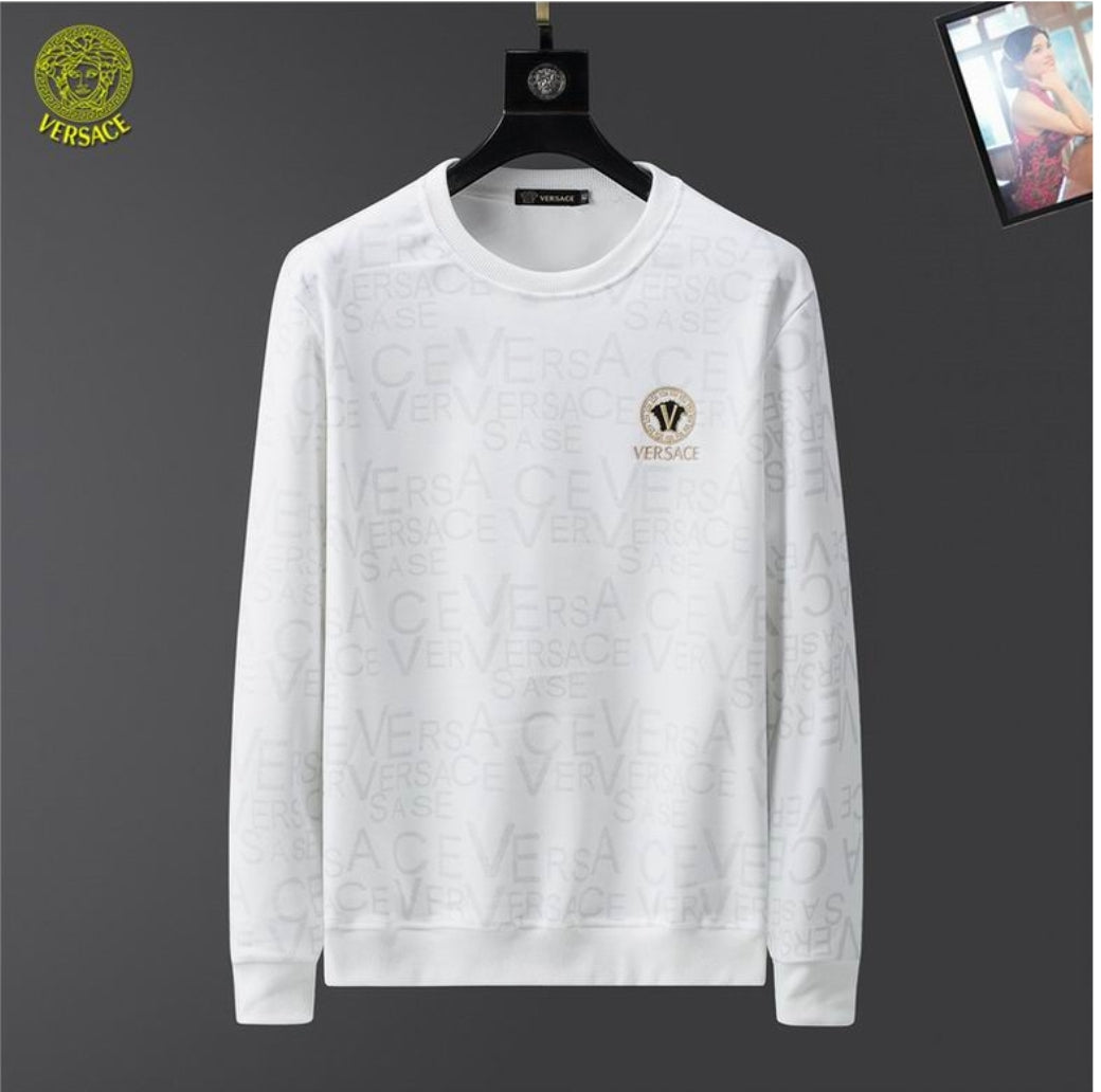 Le sweat Versace allie performance et style.