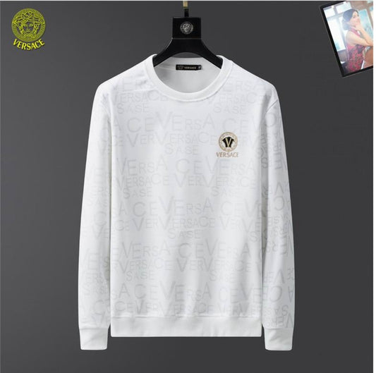 Le sweat Versace allie performance et style.