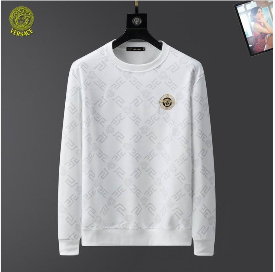 Le sweat Versace allie performance et style.