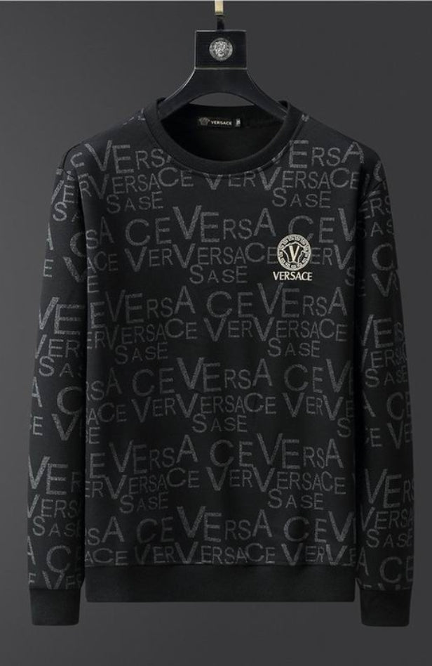 Le sweat Versace allie performance et style.