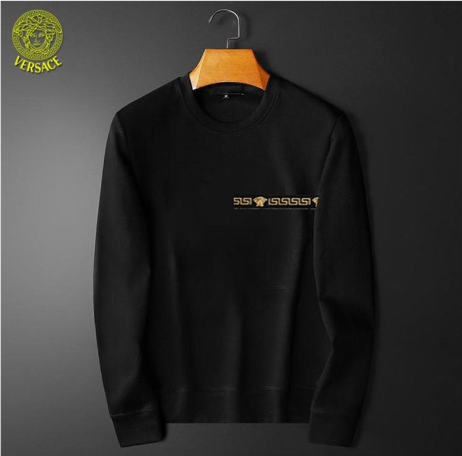Le sweat Versace allie performance et style.
