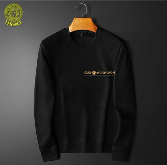 Le sweat Versace allie performance et style.