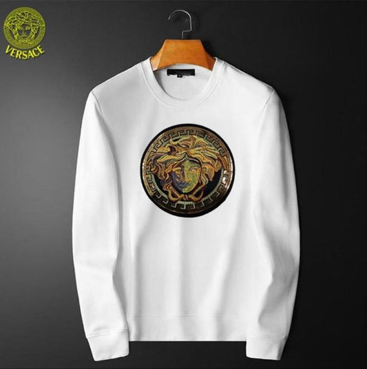 Le sweat Versace allie performance et style.