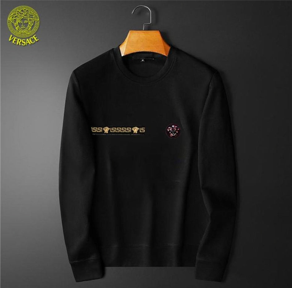 Le sweat Versace allie performance et style.