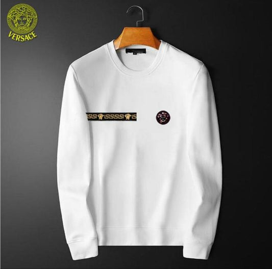 Le sweat Versace allie performance et style.