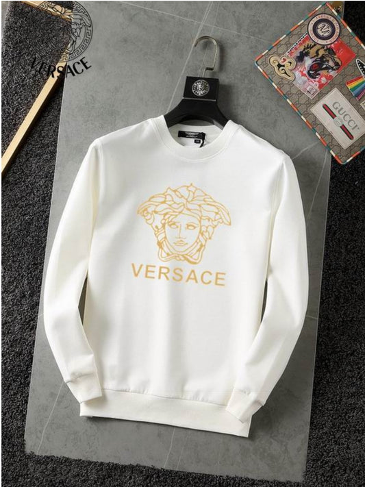 Le sweat Versace allie performance et style.