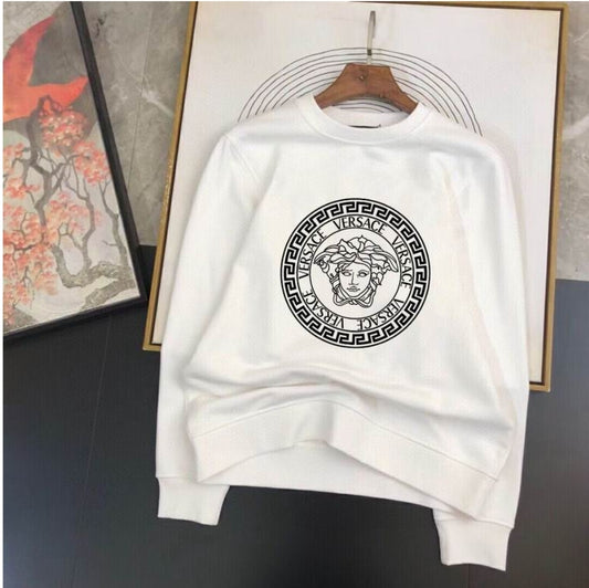 Le sweat Versace allie performance et style.