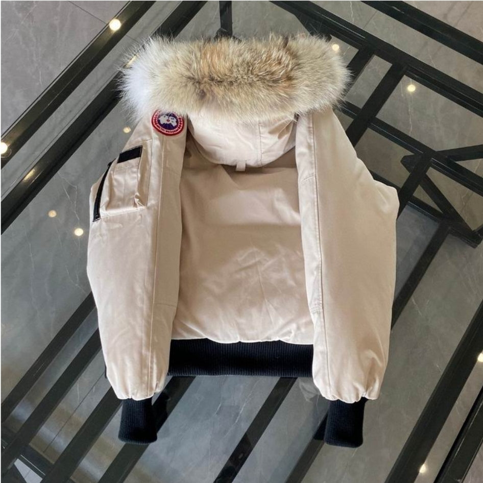 Les doudounes Canada Goose allient élégance et chaleur pour offrir une protection optimale contre le froid. Leur design sophistiqué et leurs matériaux de haute qualité. Pas cher. Le moins cher.