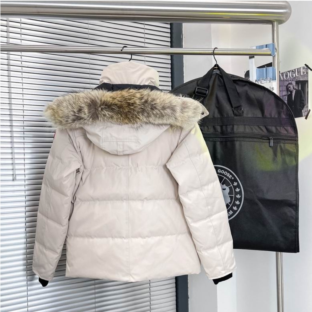 Les doudounes Canada Goose allient élégance et chaleur pour offrir une protection optimale contre le froid. Leur design sophistiqué et leurs matériaux de haute qualité. Pas cher. Le moins cher.