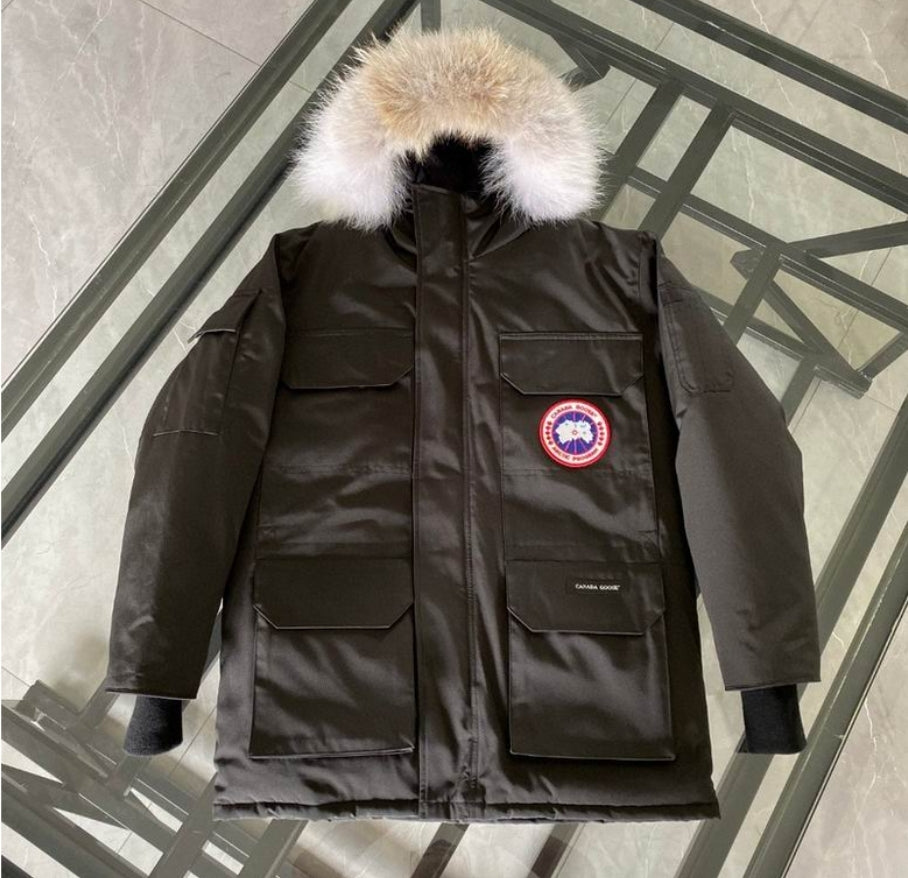 Les doudounes Canada Goose allient élégance et chaleur pour offrir une protection optimale contre le froid. Leur design sophistiqué et leurs matériaux de haute qualité. Pas cher. Le moins cher.