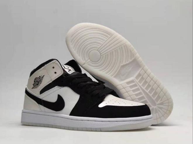 Les baskets Air Jordan 1 offrent un style iconique et une performance légendaire.
leur design emblématique .pas cher. Le moins cher.