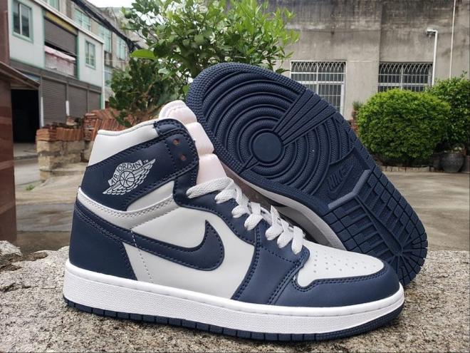 Les baskets Air Jordan 1 offrent un style iconique et une performance légendaire.
 leur design emblématique .pas cher. Le moins cher.
