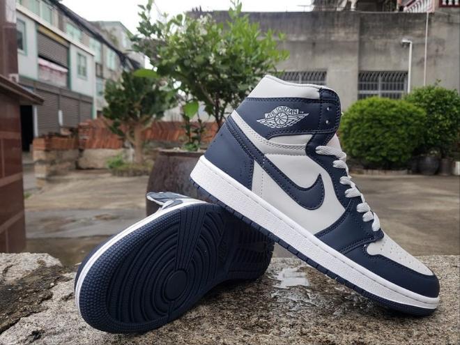 Les baskets Air Jordan 1 offrent un style iconique et une performance légendaire.
leur design emblématique .pas cher. Le moins cher.
