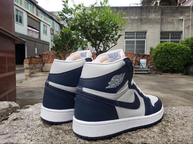 Les baskets Air Jordan 1 offrent un style iconique et une performance légendaire.
leur design emblématique .pas cher. Le moins cher.