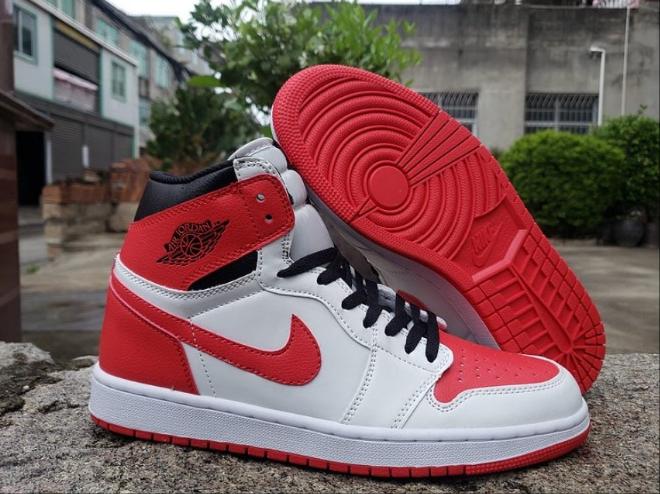 Les baskets Air Jordan 1 offrent un style iconique et une performance légendaire.
 leur design emblématique .pas cher. Le moins cher.