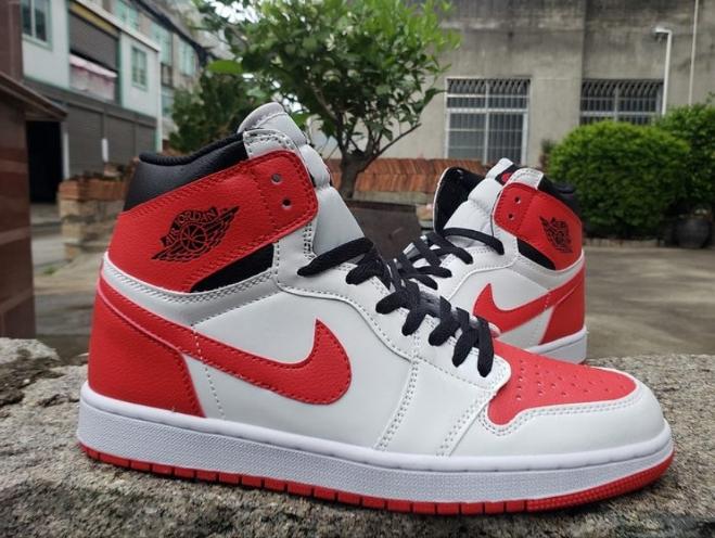 Les baskets Air Jordan 1 offrent un style iconique et une performance légendaire.
leur design emblématique .pas cher. Le moins cher.