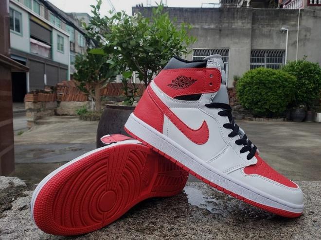 Les baskets Air Jordan 1 offrent un style iconique et une performance légendaire.
 leur design emblématique .pas cher. Le moins cher.