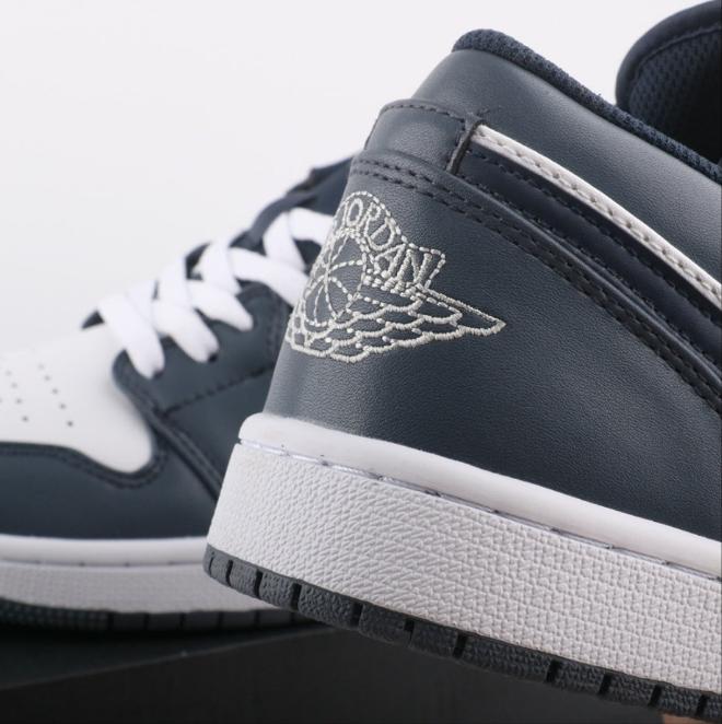 Les baskets Air Jordan 1 offrent un style iconique et une performance légendaire.
leur design emblématique .pas cher. Le moins cher.