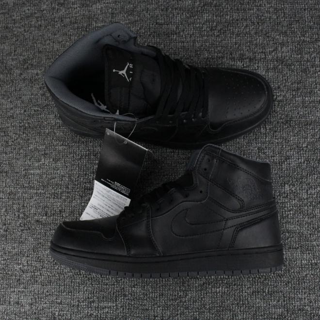 Les baskets Air Jordan 1 offrent un style iconique et une performance légendaire.
leur design emblématique .pas cher. Le moins cher.