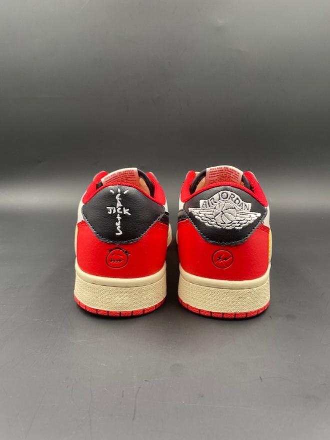 Les baskets Air Jordan 1 offrent un style iconique et une performance légendaire.
leur design emblématique .pas cher. Le moins cher.