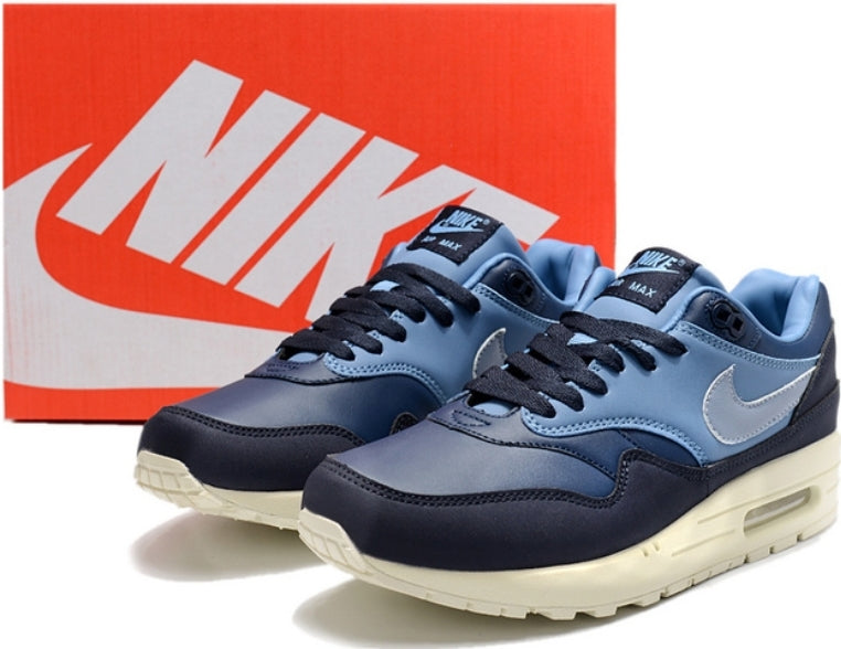 Les baskets Nike Air Max 1 sont iconiques pour leur style emblématique.retro incontournable pas cher. Le moins cher.exceptionnel