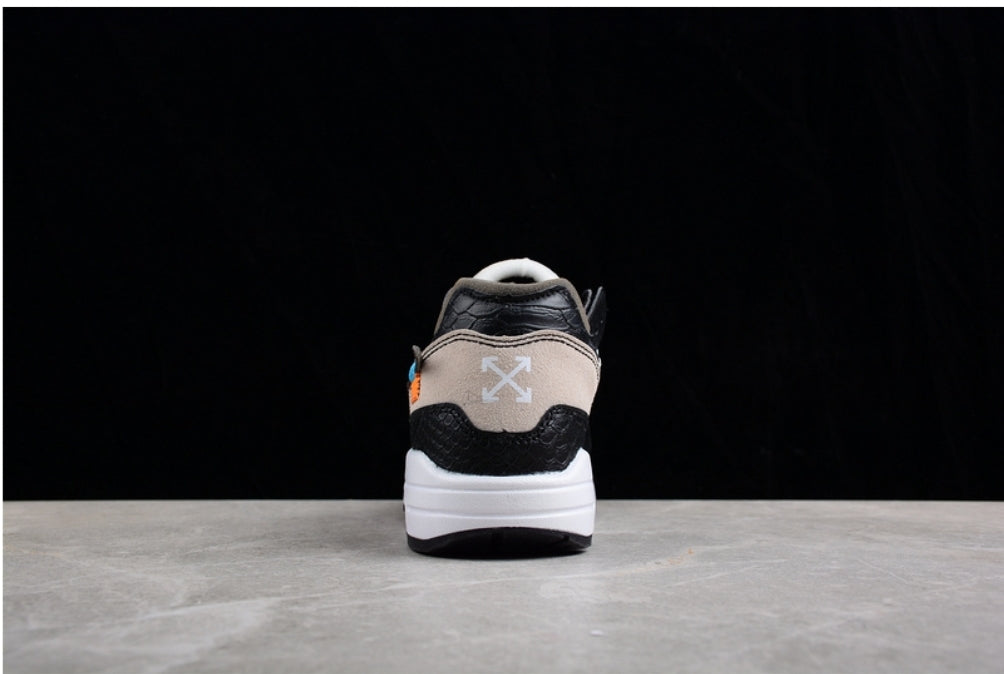 Les baskets Nike Air Max 1 sont iconiques pour leur style emblématique.retro incontournable pas cher. Le moins cher.exceptionnel