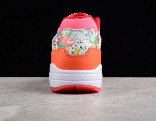 Les baskets Nike Air Max 1 sont iconiques pour leur style emblématique.retro incontournable pas cher. Le moins cher.exceptionnel