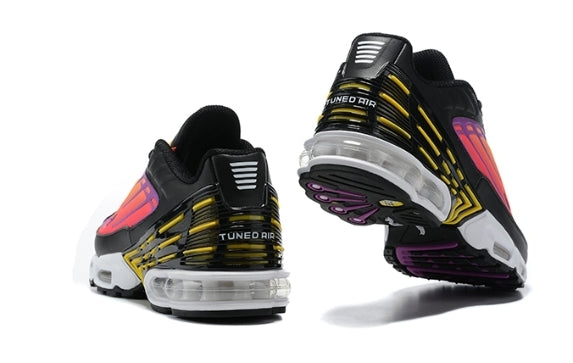 les baskets Nike TN Air Max Plus 3 Femme sont un témoignage de l'engagement de Nike à combiner style et innovation. Exceptionnel