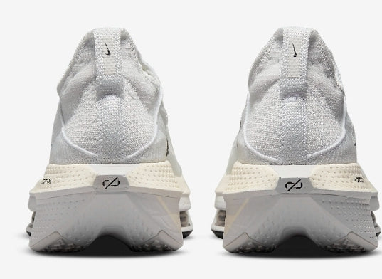 Les baskets Nike Air Zoom Femme se démarquent par leur design sportif et moderne, conçu pour maximiser les performances exceptionnelles