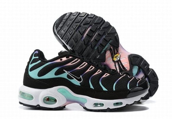 les baskets Nike TN Air Max Plus Femme sont un témoignage de l'engagement de Nike à combiner style et innovation. Exceptionnel