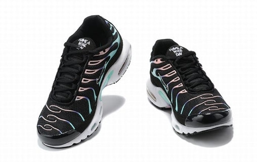 les baskets Nike TN Air Max Plus Femme sont un témoignage de l'engagement de Nike à combiner style et innovation. Exceptionnel