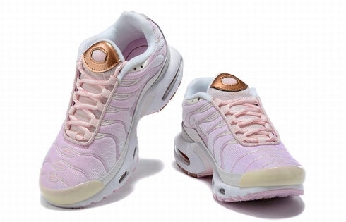 les baskets Nike TN Air Max Plus Femme sont un témoignage de l'engagement de Nike à combiner style et innovation. Exceptionnel
