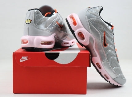 les baskets Nike TN Air Max Plus Femme sont un témoignage de l'engagement de Nike à combiner style et innovation. Exceptionnel