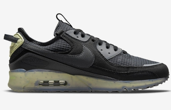 Les baskets Nike Air Max 90 Futura sont des pièces maîtresses de la mode.