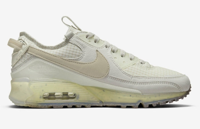 Les baskets Nike Air Max 90 Futura sont des pièces maîtresses de la mode.