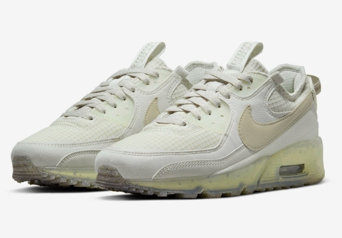 Les baskets Nike Air Max 90 Futura sont des pièces maîtresses de la mode.