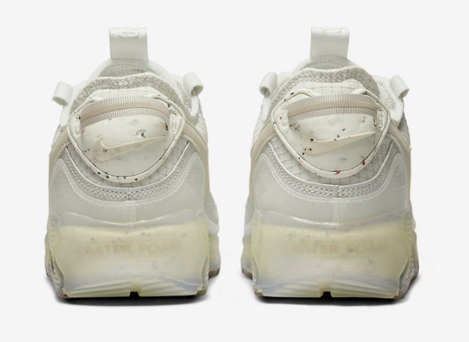 Les baskets Nike Air Max 90 Futura sont des pièces maîtresses de la mode.