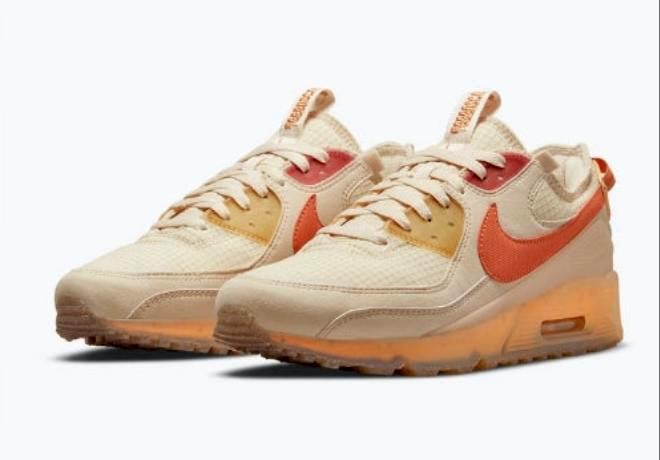 Les baskets Nike Air Max 90 Futura sont des pièces maîtresses de la mode.