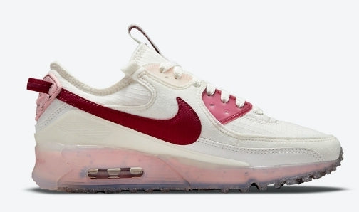 Les baskets Nike Air Max 90 Futura sont des pièces maîtresses de la mode.