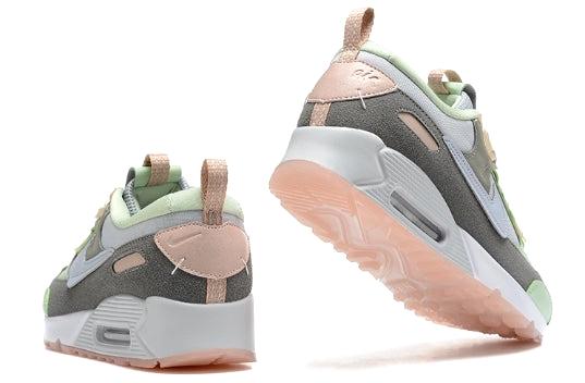 Les Nike Air Max 90 Futura sont des pièces maîtresses de la mode.