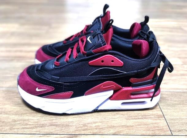 les Baskets Nike Air Max Furyosa Honeydew sont un témoignage de l'engagement de Nike à combiner style et innovation.