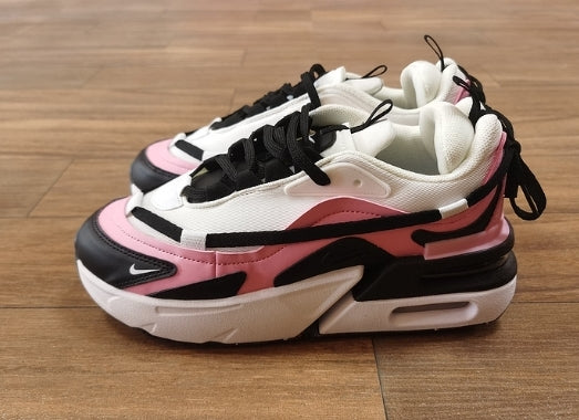 les Baskets Nike Air Max Furyosa Honeydew sont un témoignage de l'engagement de Nike à combiner style et innovation.